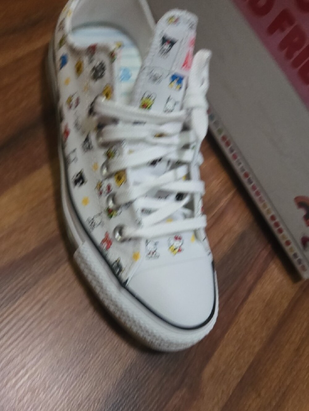 Converse  Low-Top Sneakers with Multicolor Cartoon Print Hello Kitty Sanrio Sz 8 - Picture 7 of 12